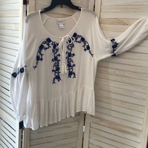 Liz caliborne large embroidered cropped top NON SMOKERS